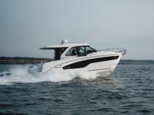 Beneteau Antares 9 running near shore