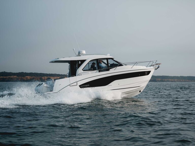 Beneteau Antares 9 running near shore