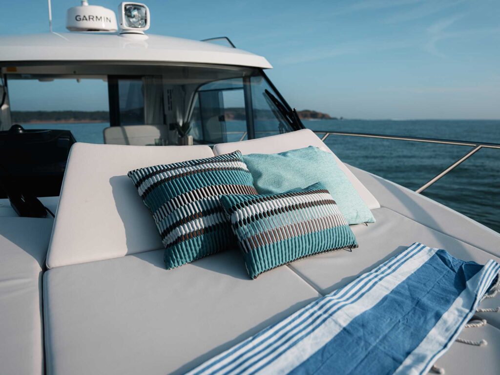 Luxurious bow seating