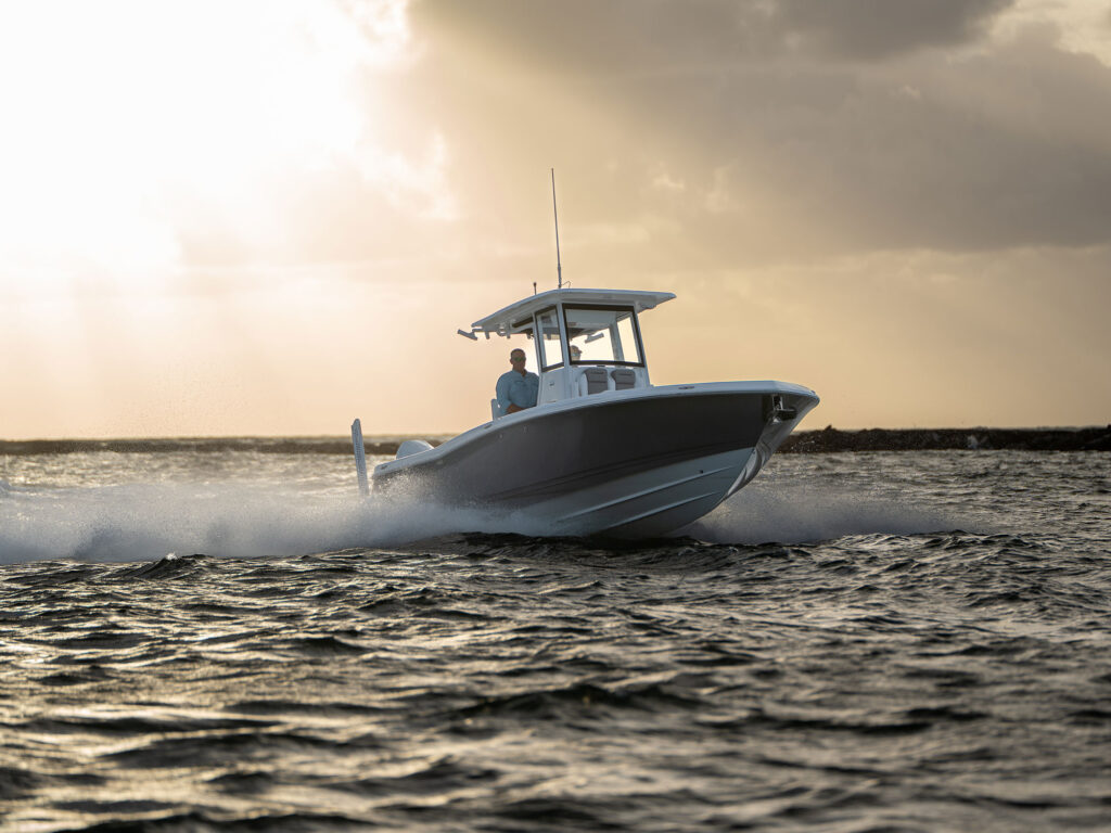 Caymas 291 HB running offshore