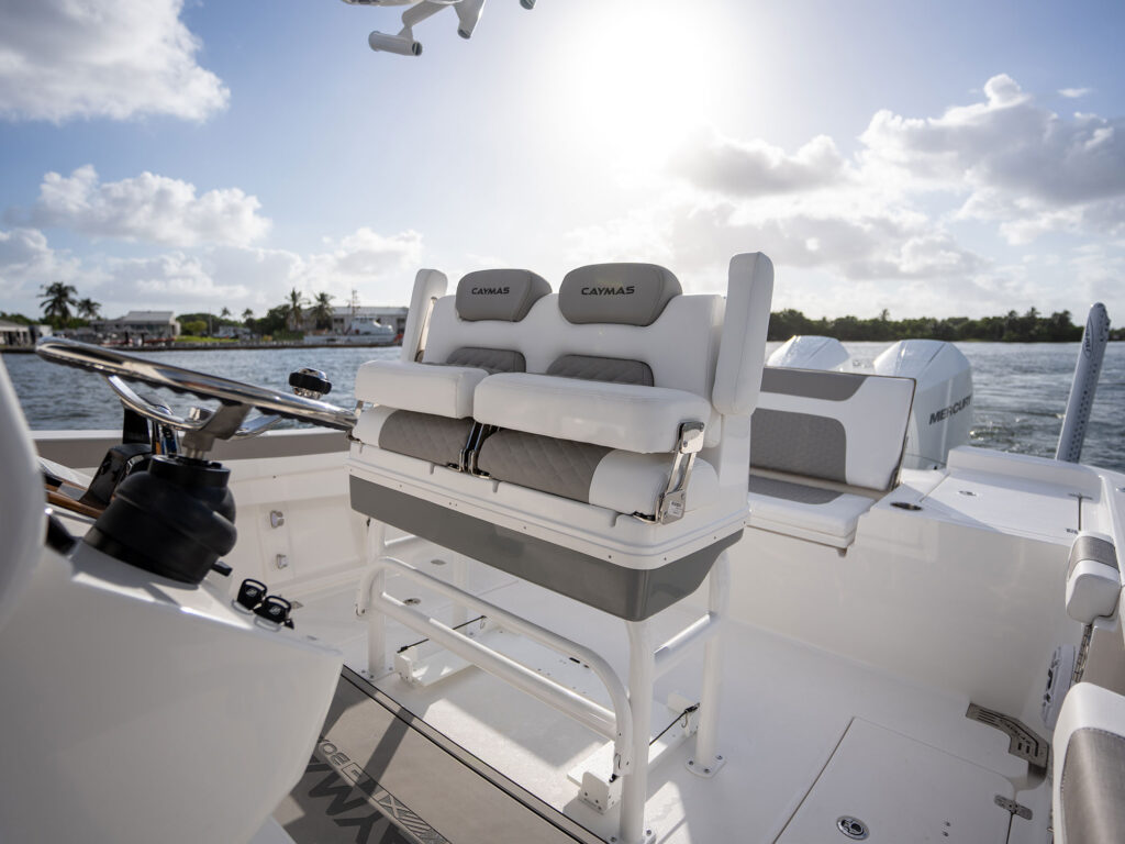 Caymas 291 HB helm seating