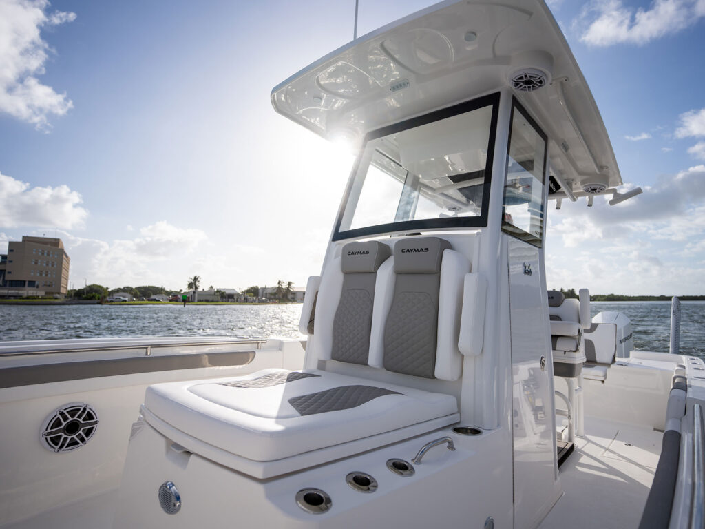 Caymas 291 HB forward seating
