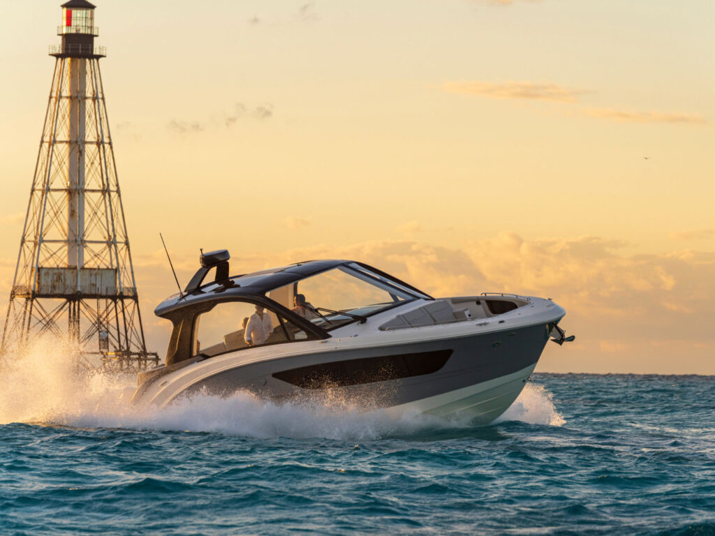 Sea Ray Sundancer 370 Outboard