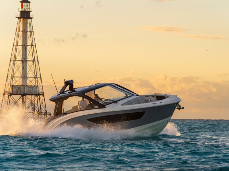 Sea Ray Sundancer 370 Outboard