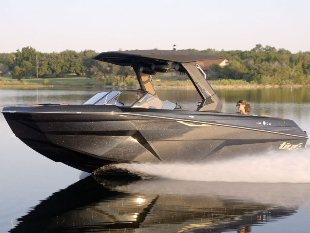 Tige boat on the lake