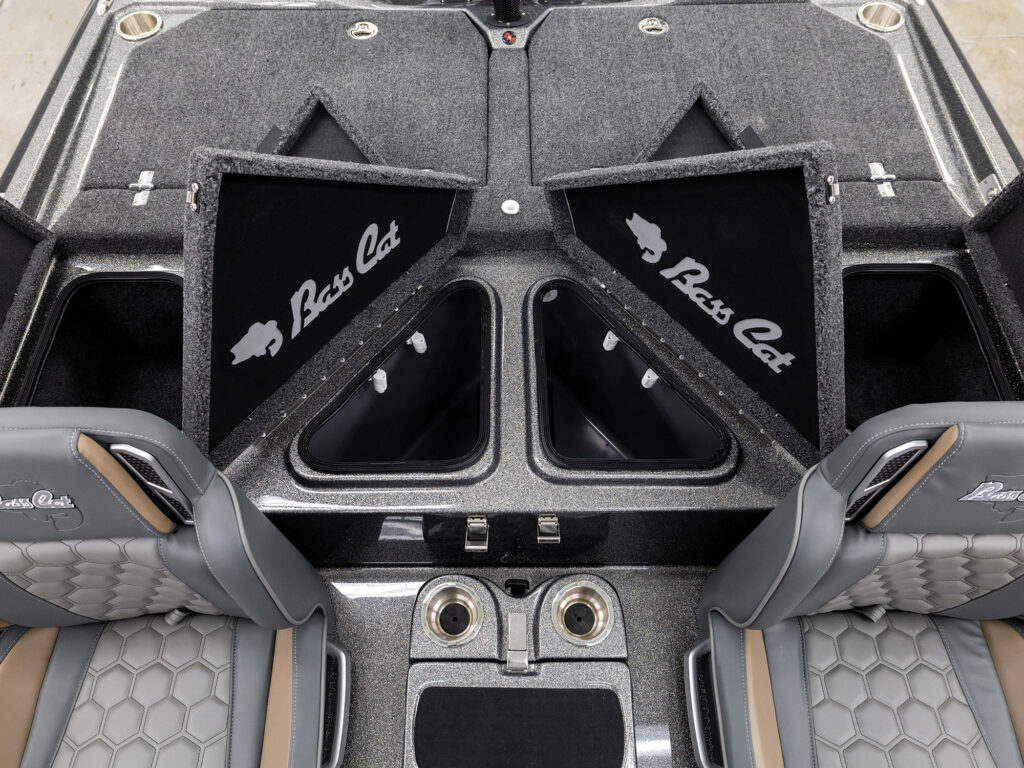 Bass Cat Lynx STS livewell