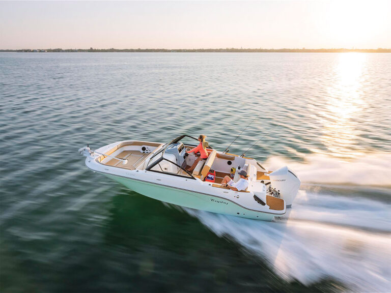 Bayliner Trophy T22SC heading out to fish