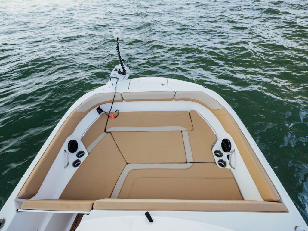 Bayliner Trophy T22SC bow seating