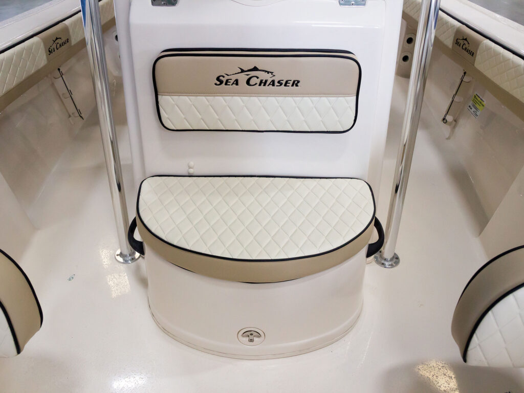 Sea Chaser 22 HFC console seating