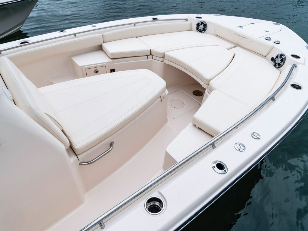 Grady-White 281 Coastal Explorer bow seating