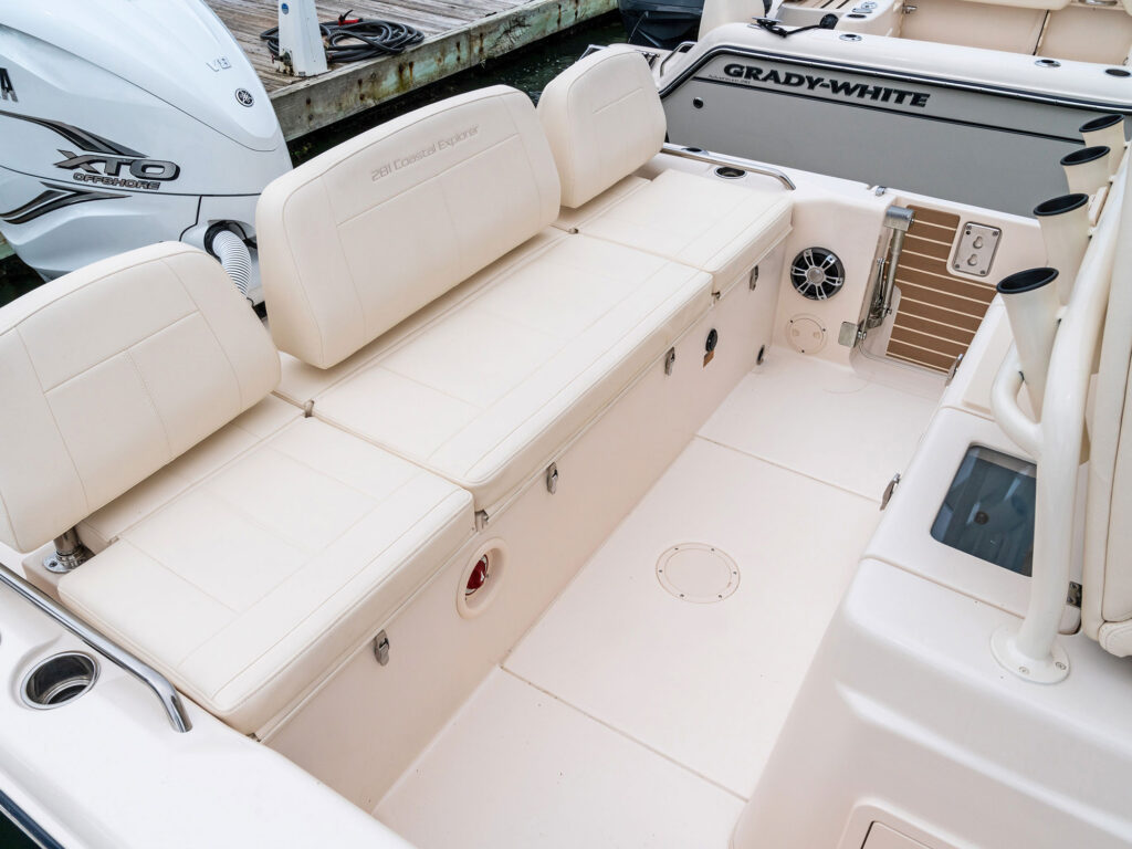 Grady-White 281 Coastal Explorer cockpit seating