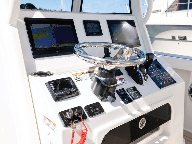 Parker Boats 294 Fathom helm