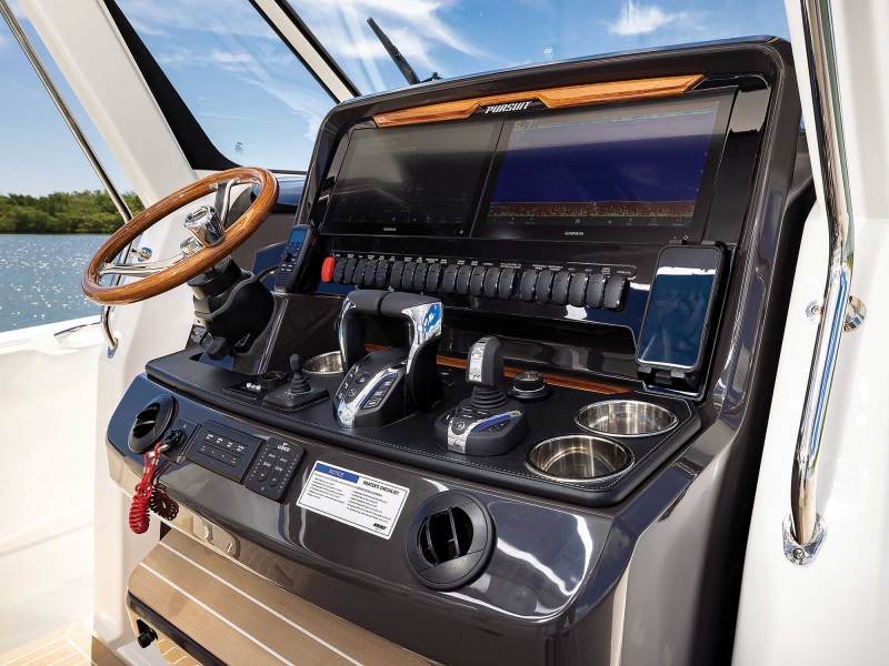 Pursuit S388 Sport helm