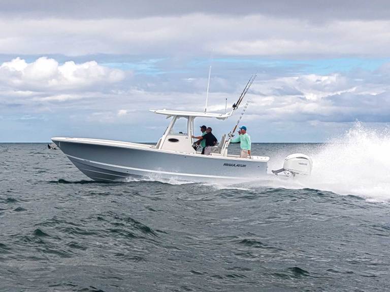 Regulator 28 running in the ocean