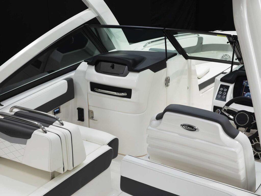 Robalo R277 Dual Console port console