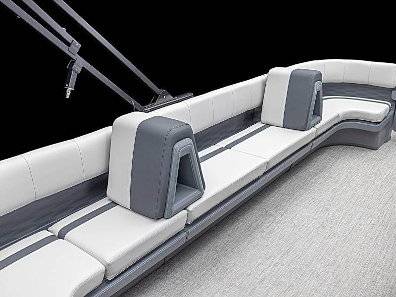 Aura QL cockpit seating
