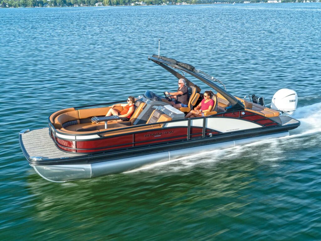 Bennington 25 RTSBA on the lake