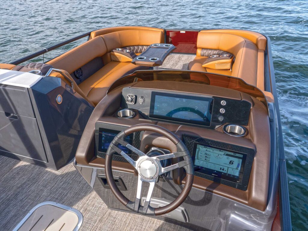 Bennington 25 RTSBA helm