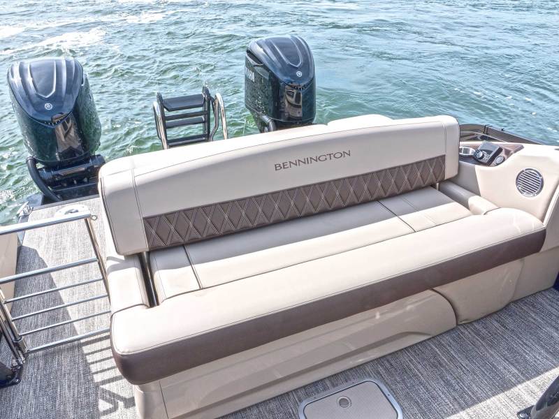 Bennington 27 QX SB WAT2 aft seating