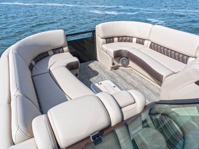 Bennington 27 QX SB WAT2 bow seating