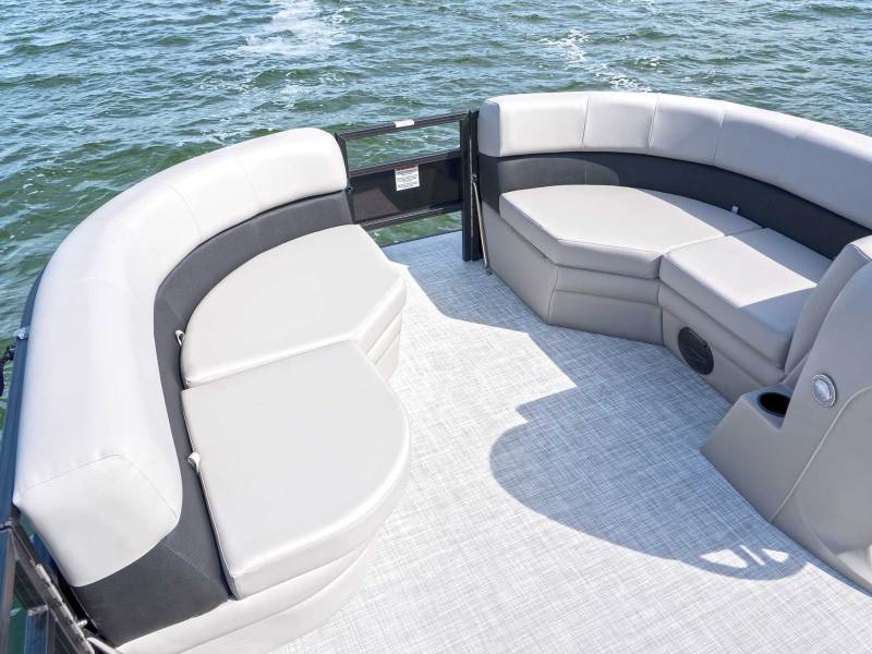 Forest River Dockside 20DF bow seating