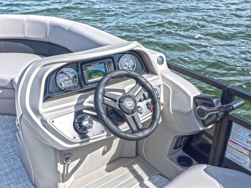 Forest River Dockside 20DF helm