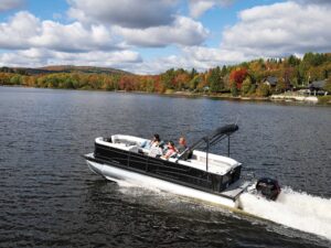 Princecraft Vectra 23 QL leisurely cruising