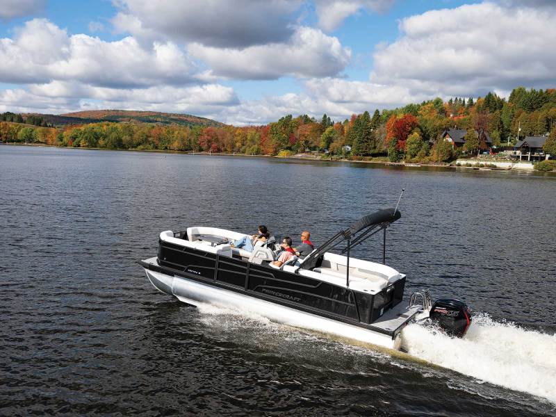 Princecraft Vectra 23 QL leisurely cruising