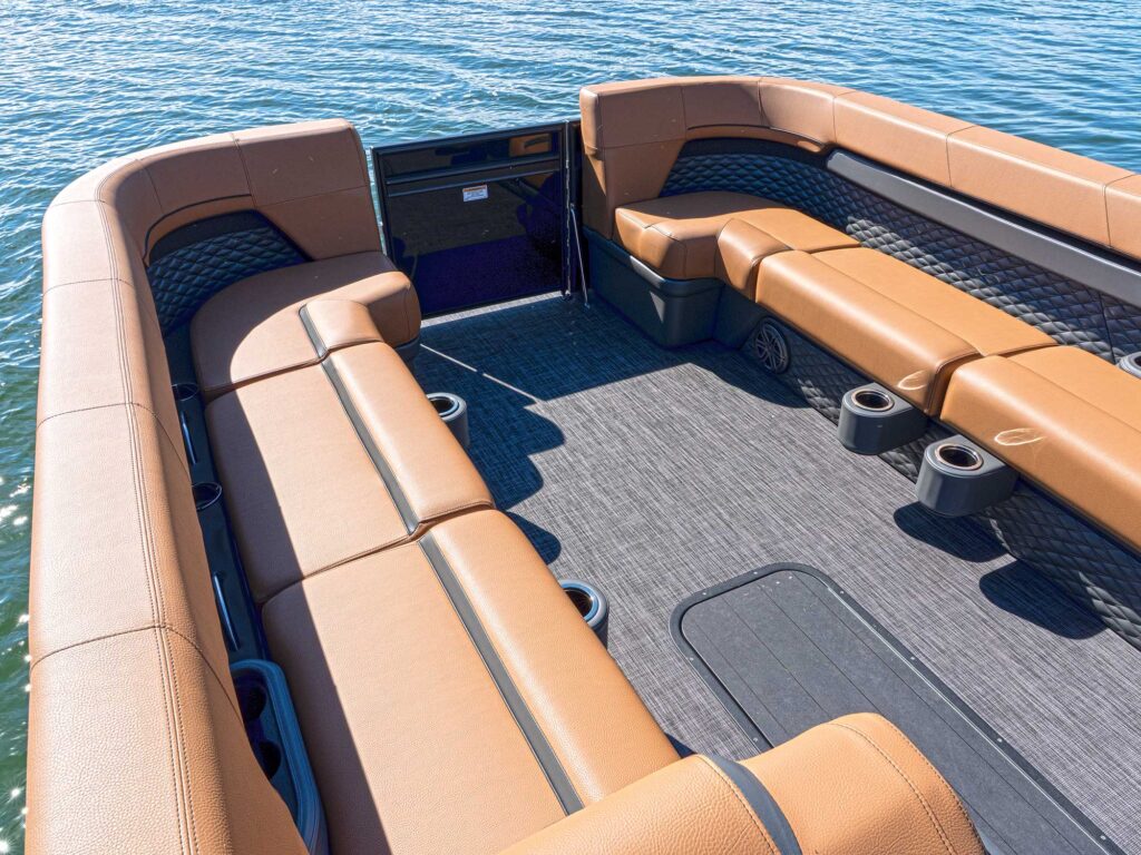 Qwest 24 M-Class RLS bow seating