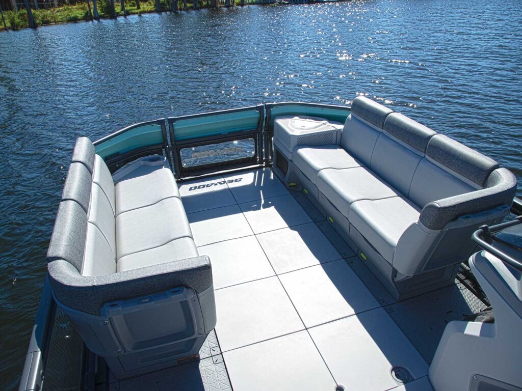 Sea-Doo Switch Cruise 21 bow seating