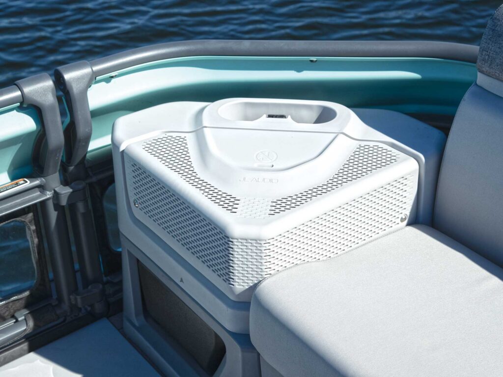 Sea-Doo Switch Cruise 21 speakers