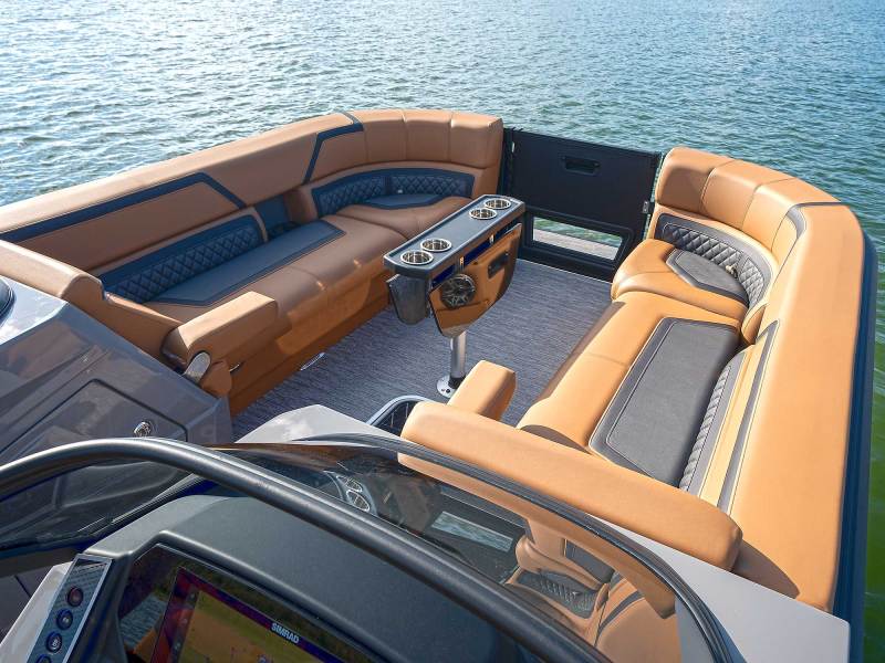 Starcraft SX 25 Q DC bow seating
