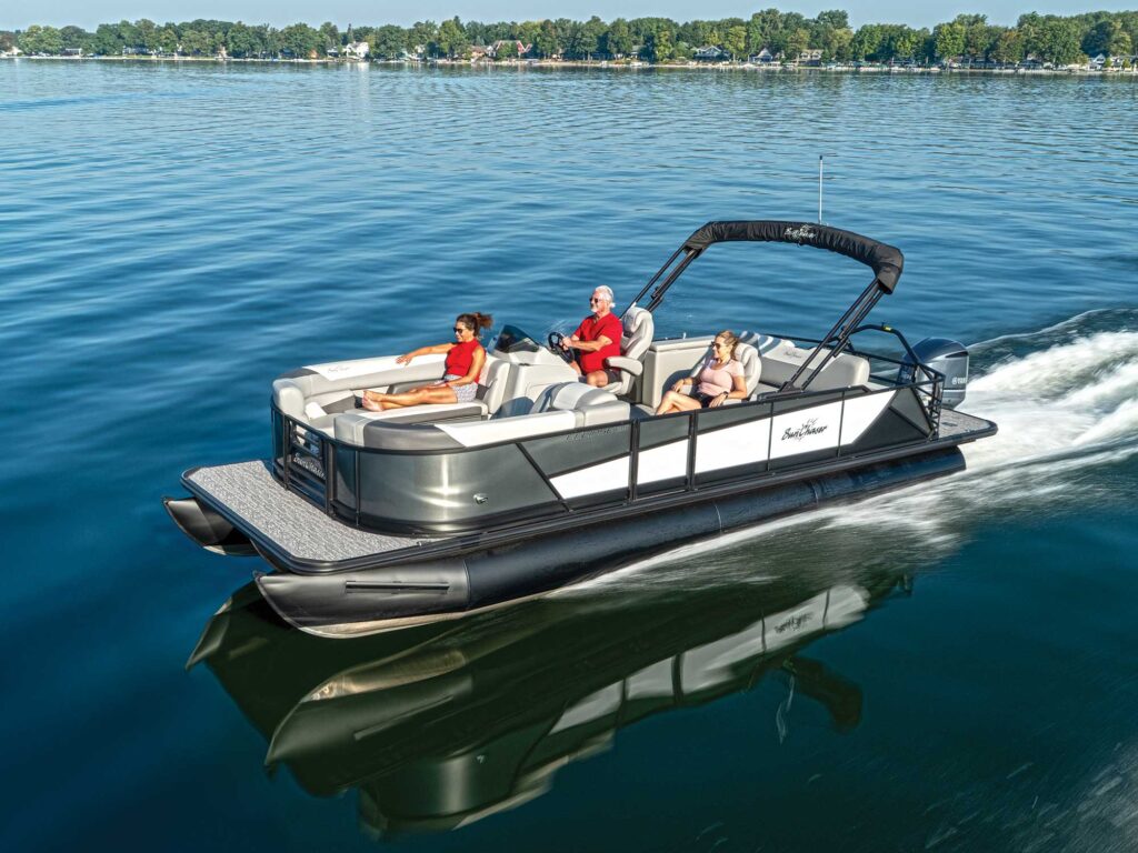 SunChaser Eclipse 25 SB DH on a smooth lake