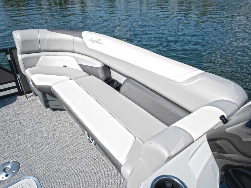 SunChaser Eclipse 25 SB DH bow seating