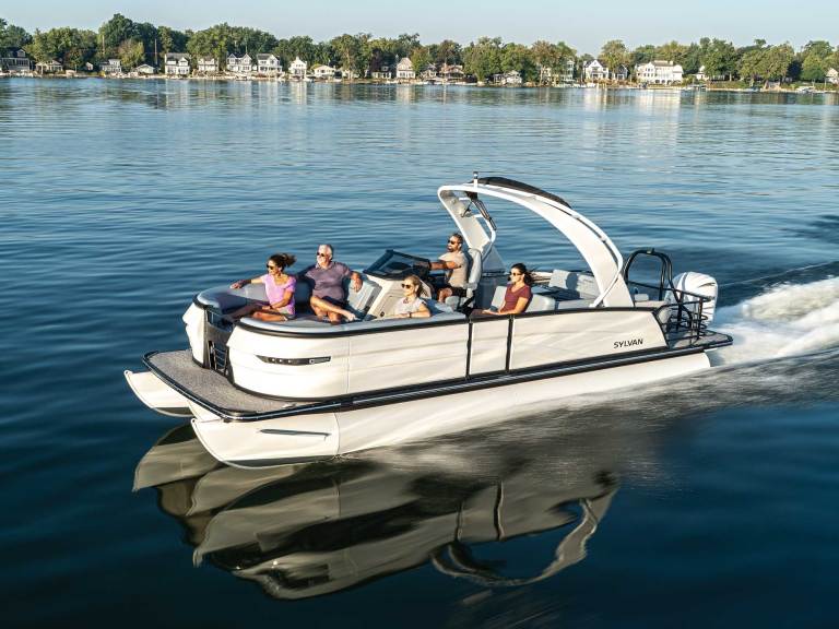 BTGBG26-PON-Sylvan-G5-CLZ-01 Sylvan G5 CLZ out on smooth water