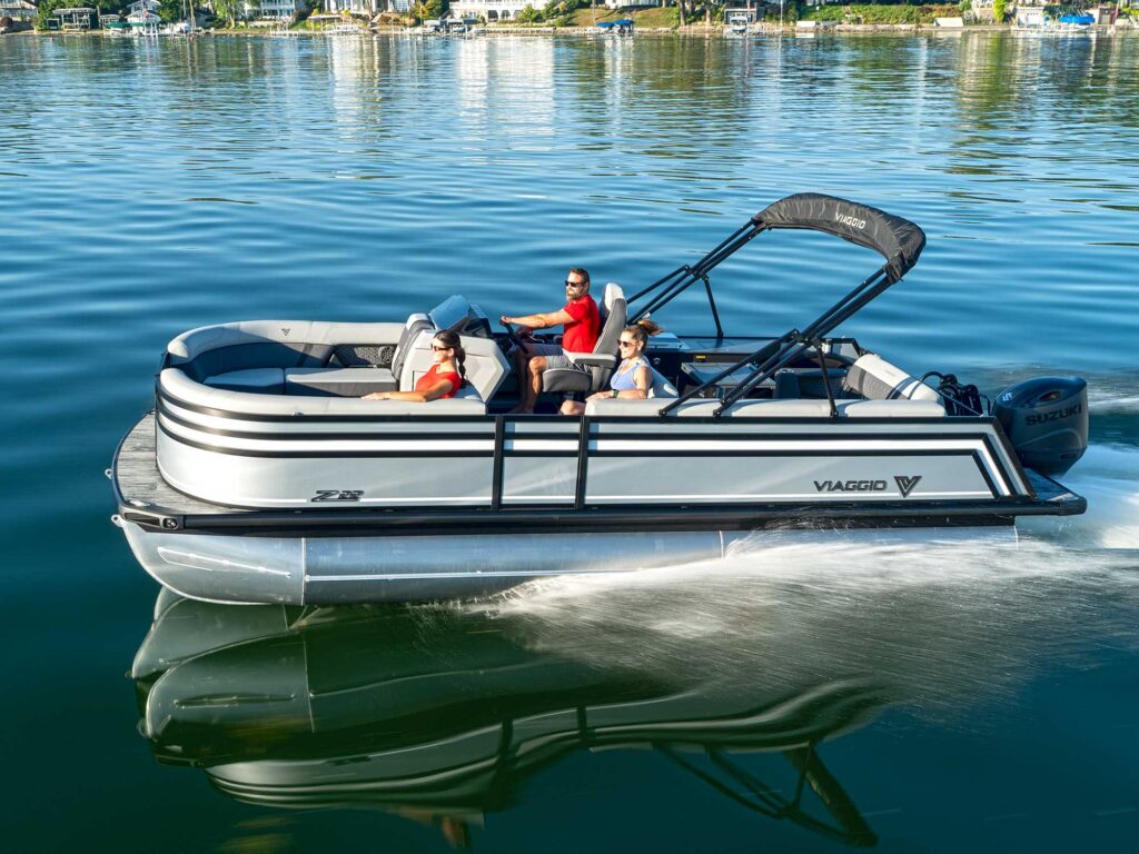 Viaggio Lago Z22B out on a cruise