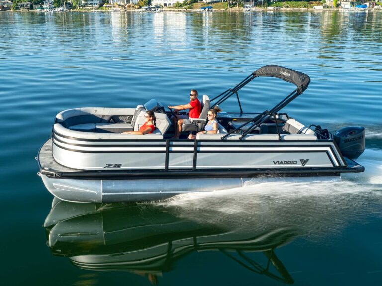 Viaggio Lago Z22B out on a cruise