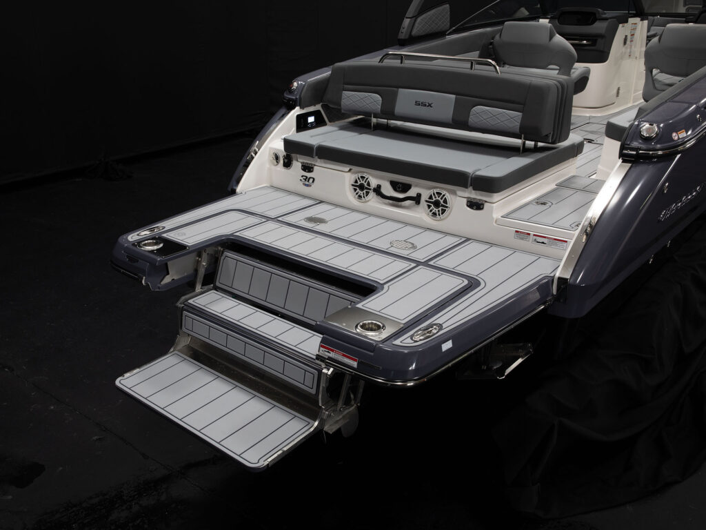 Chaparral SSX 30 aft deck