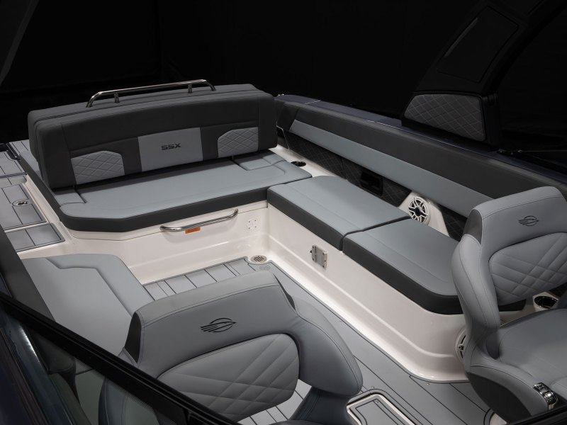 Chaparral SSX 30 cockpit seating