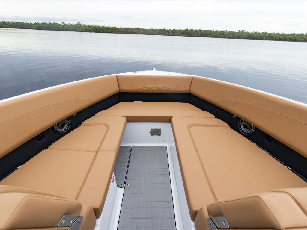 Four Winns H33 bow seating