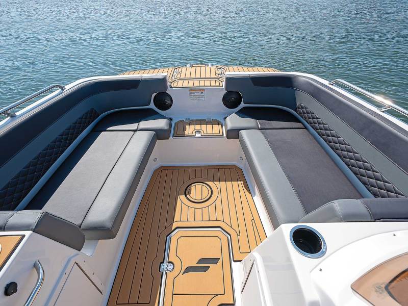 Starcraft SVX 191 OB bow seating