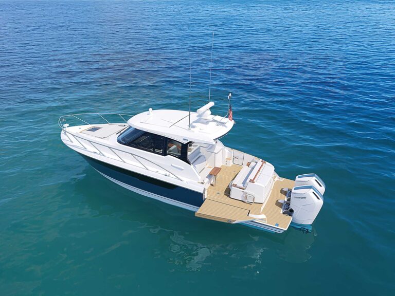 Tiara 39 LE anchored