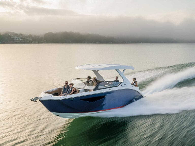 Yamaha 295SD on a smooth lake