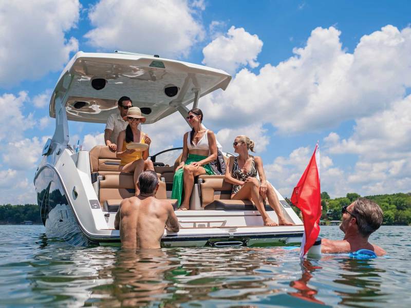 Yamaha 295SD aft seating