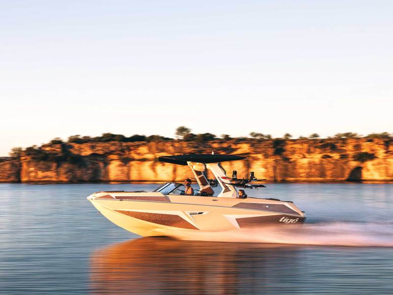 Tigé 22RZX at sunset