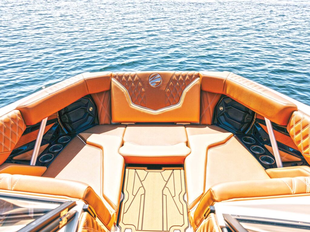 Tigé 22RZX bow seating