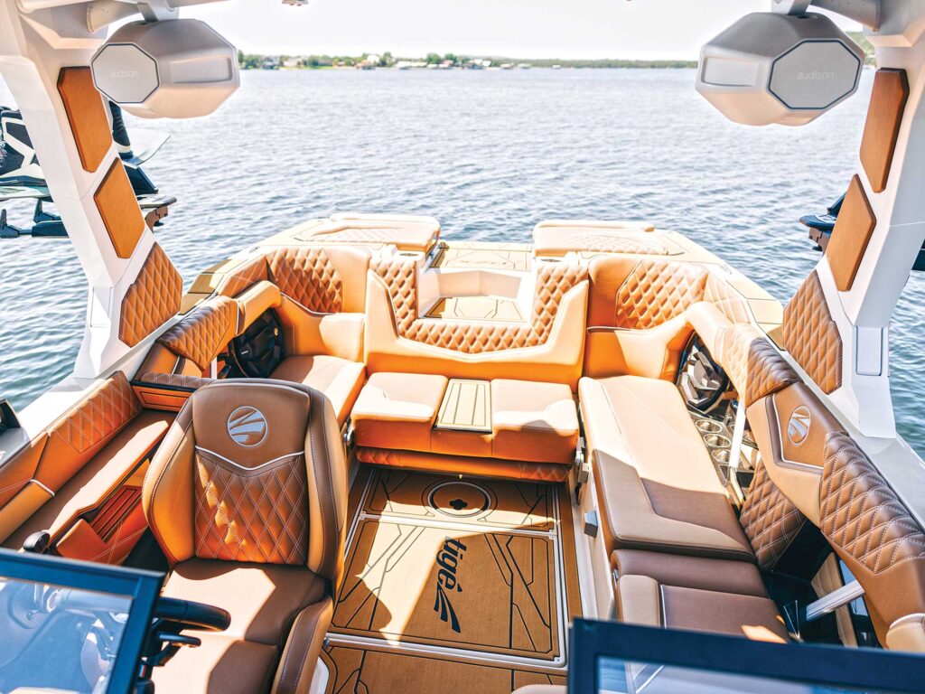 Tigé 22RZX aft seating