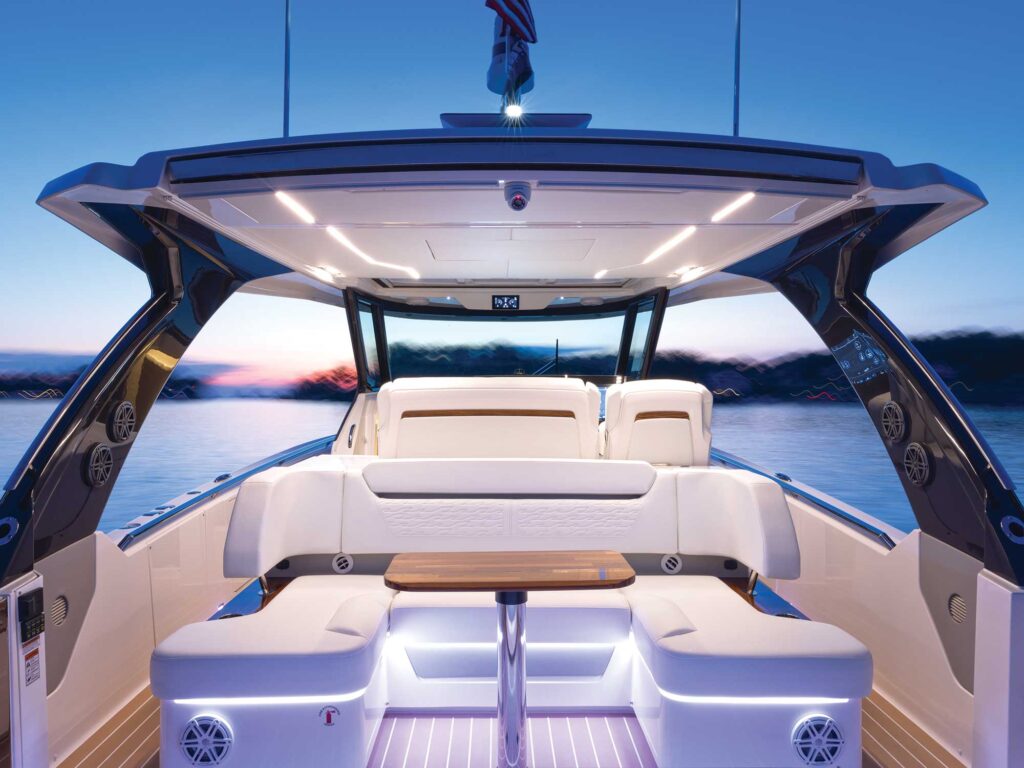 Tiara 39 LS cockpit seating and table