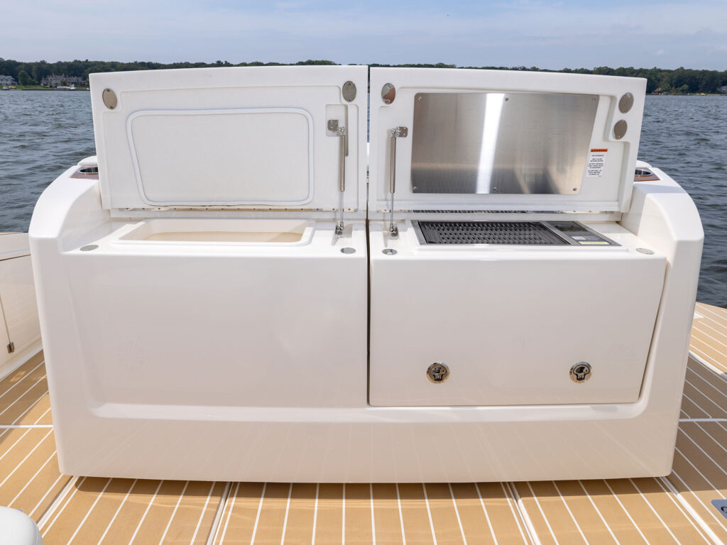 Tiara 39 LS cockpit grill