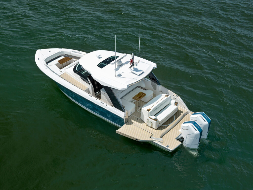 Tiara 39 LS fold out